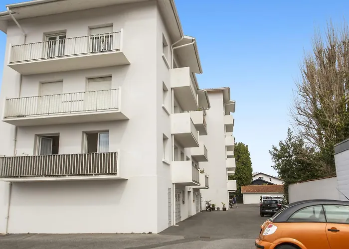 Appartement T3 Design Et Familial Avec Parking Proche Commodites